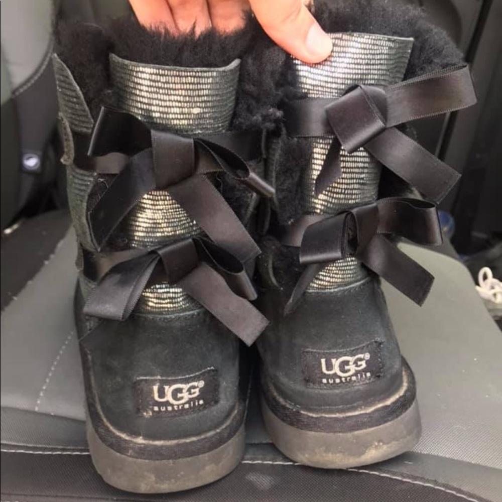UGGS w bows on the back